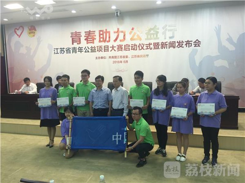 智慧之花，温暖夕阳红——老年人关怀新风尚
